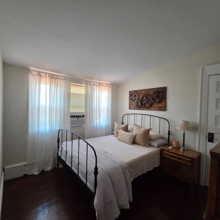 Queen bedroom