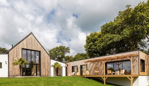 Exceptional 260 m2 villa in a quiet area 10 minutes from the sea