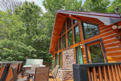 Shuffle board table, hot tub, outdoor firepit!