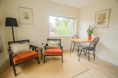 Popular Airbnb listing: Rookery Lane Studio 4 Sunset Room in Kenmare