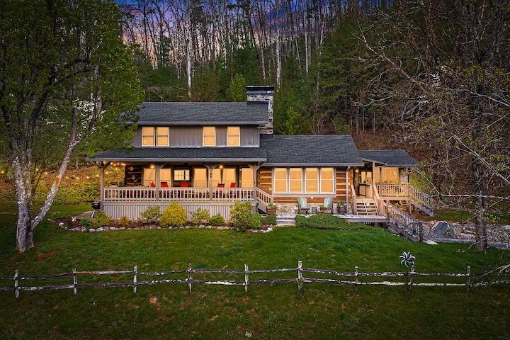 Chestnut House: Private Luxury Mountain Log Cabin - Waynesville, NC