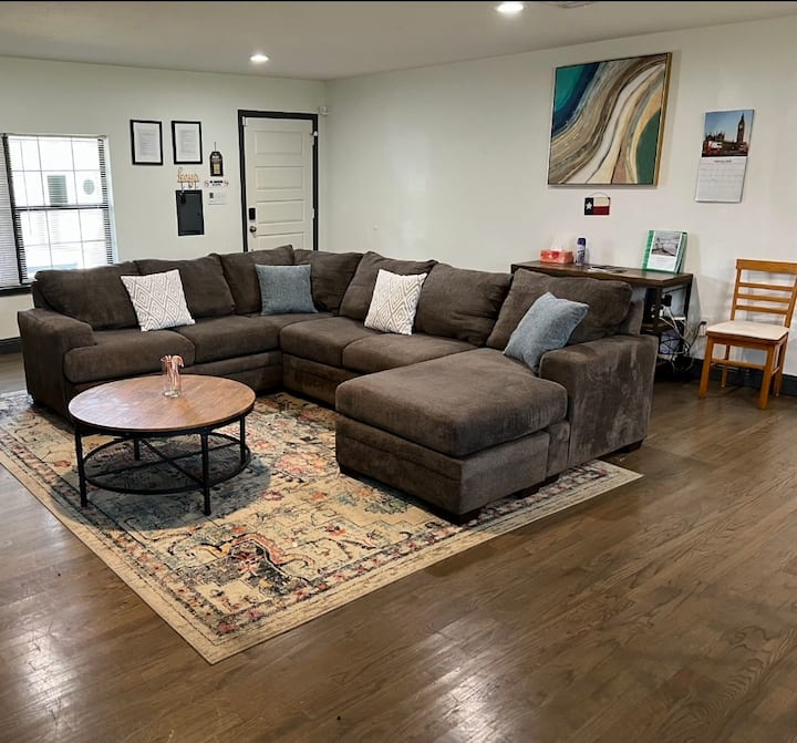 Entire House!!  3 Bedroom/ 2 Bath Near Downtown - Dallas, TX