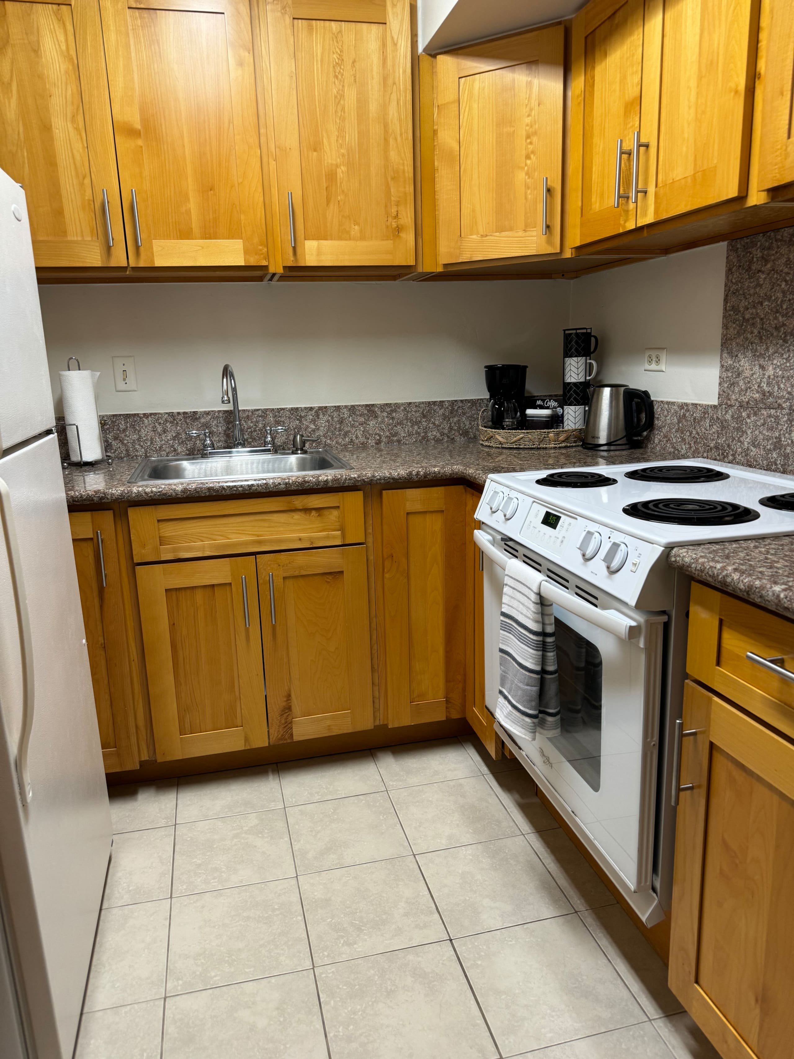 Family Waikiki Apt sleeps 5 FREE parking - Image 13