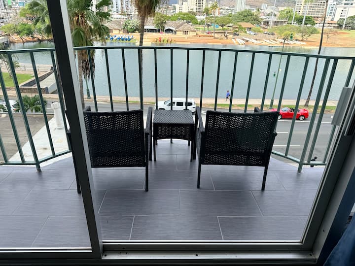 Family Waikiki Apt Sleeps 5 Free Parking - Kaneohe, HI