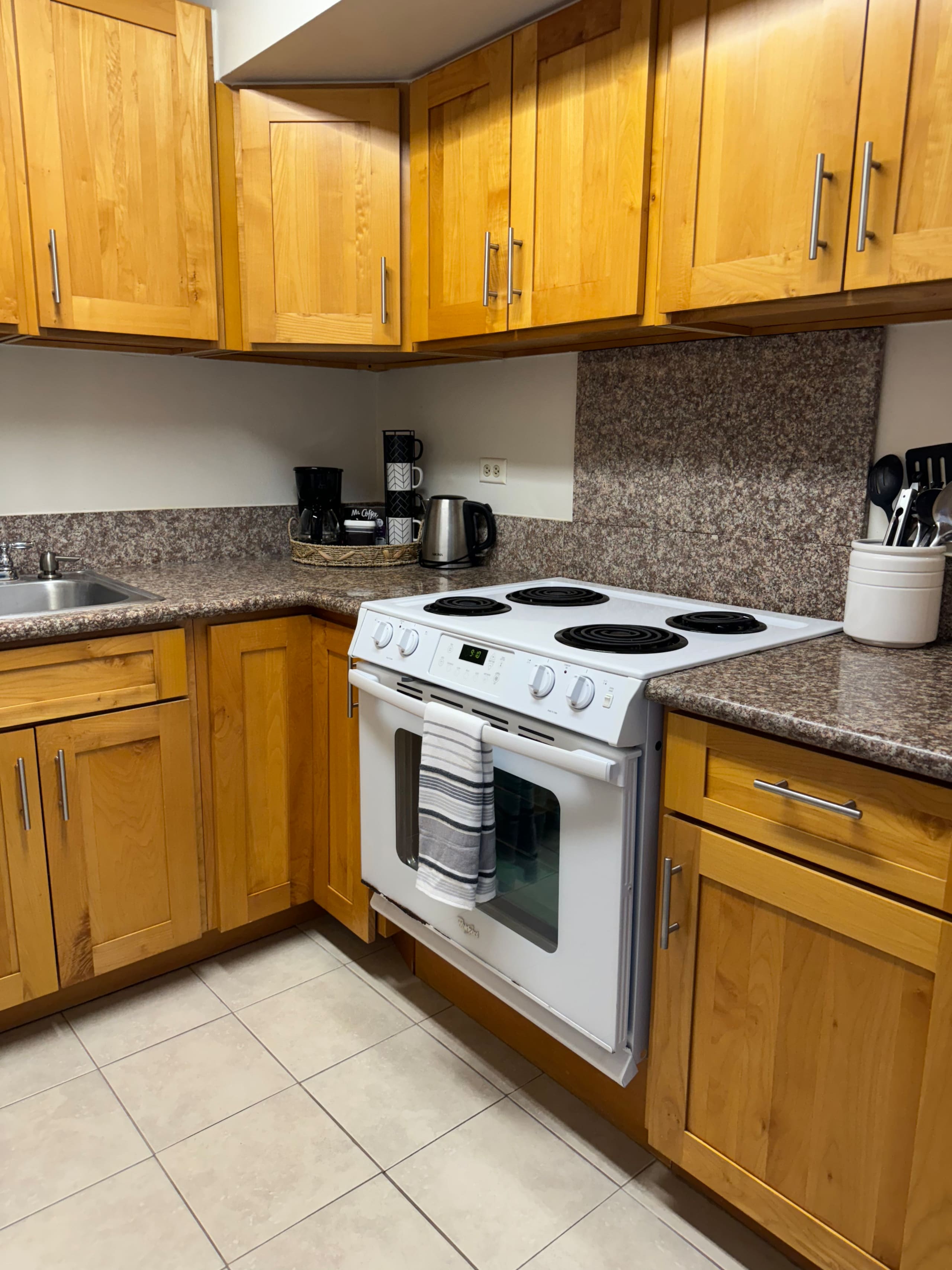 Family Waikiki Apt sleeps 5 FREE parking - Image 9