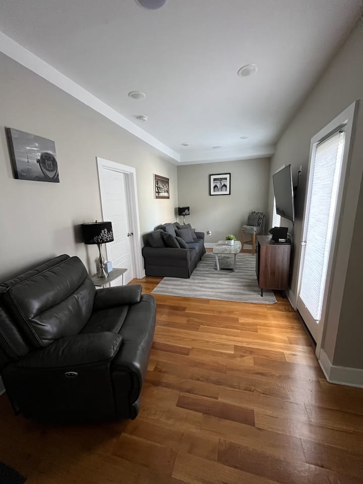 New Jc Condo - 2br, 2bath, 1 Sofa Bed, Backyard - Jersey City, NJ
