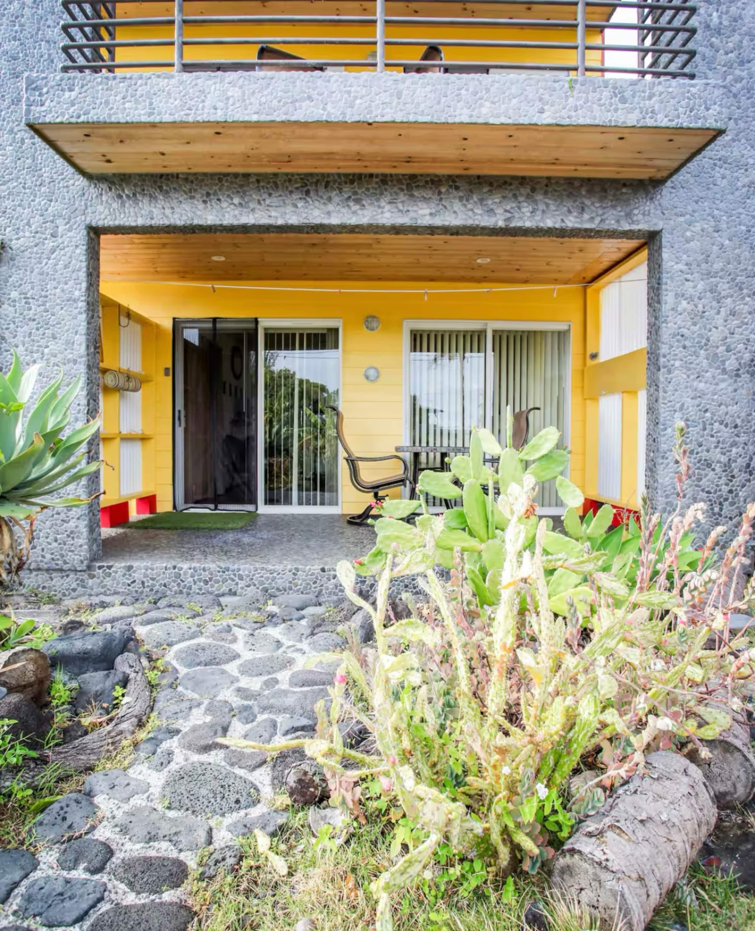 Home in Pahoa · ★4.82 · Studio · 1 bed · 1 private bath - Image 8