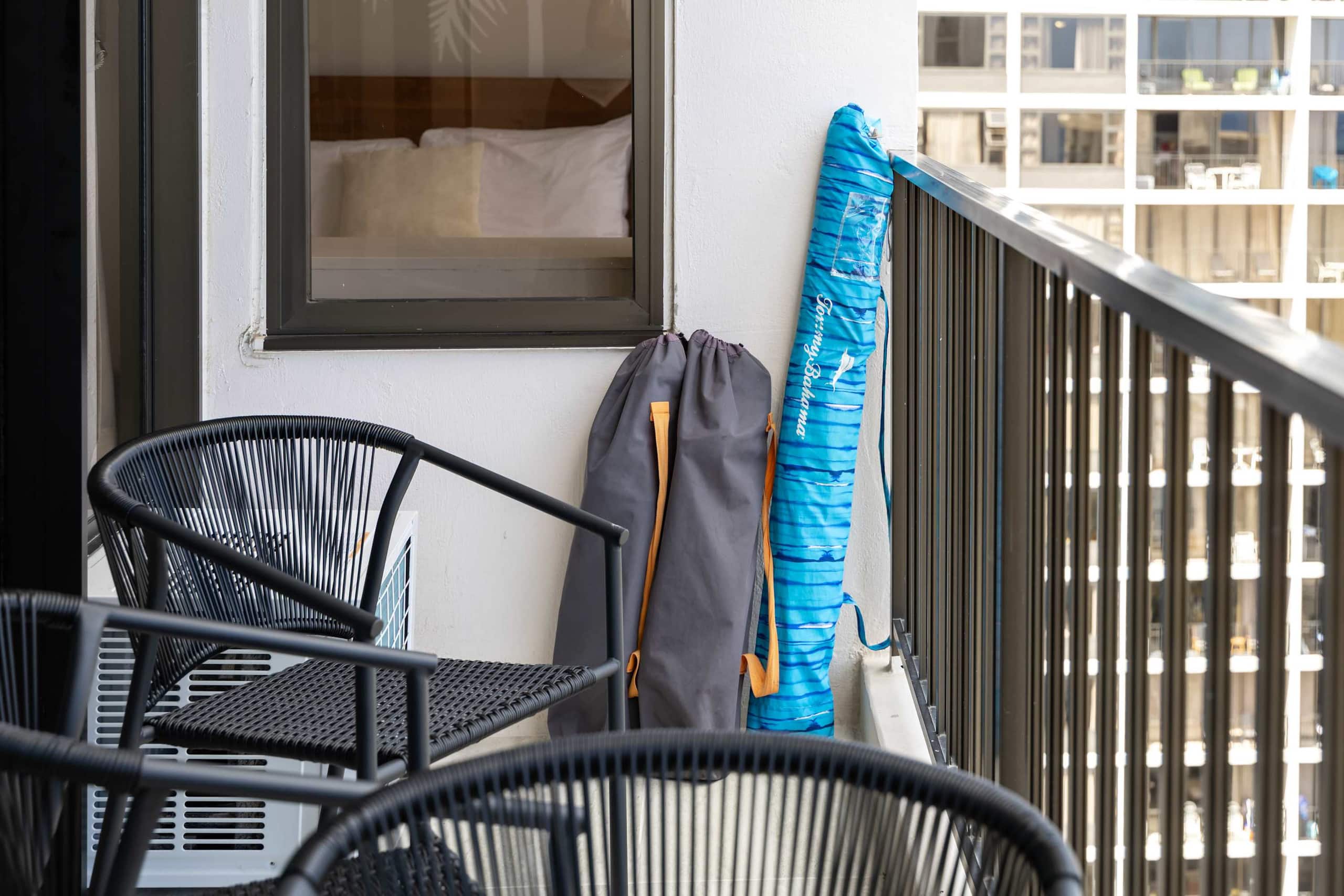 Condo in Honolulu · ★4.84 · 1 bedroom · 3 beds · 1 private bath - Image 32