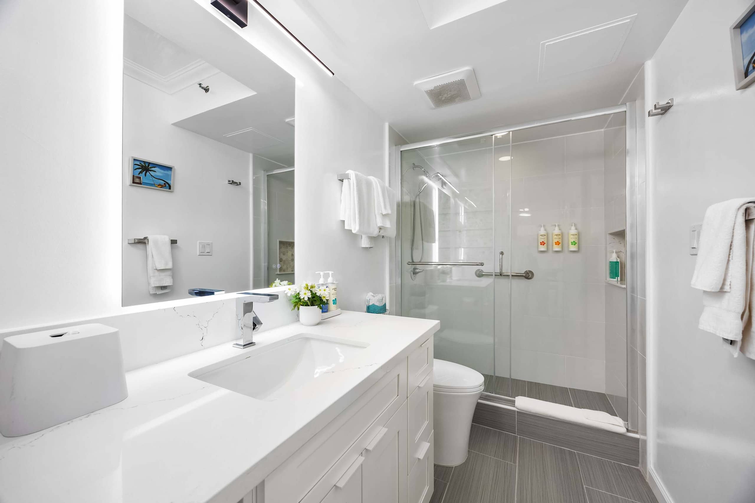 Condo in Honolulu · ★4.84 · 1 bedroom · 3 beds · 1 private bath - Image 24