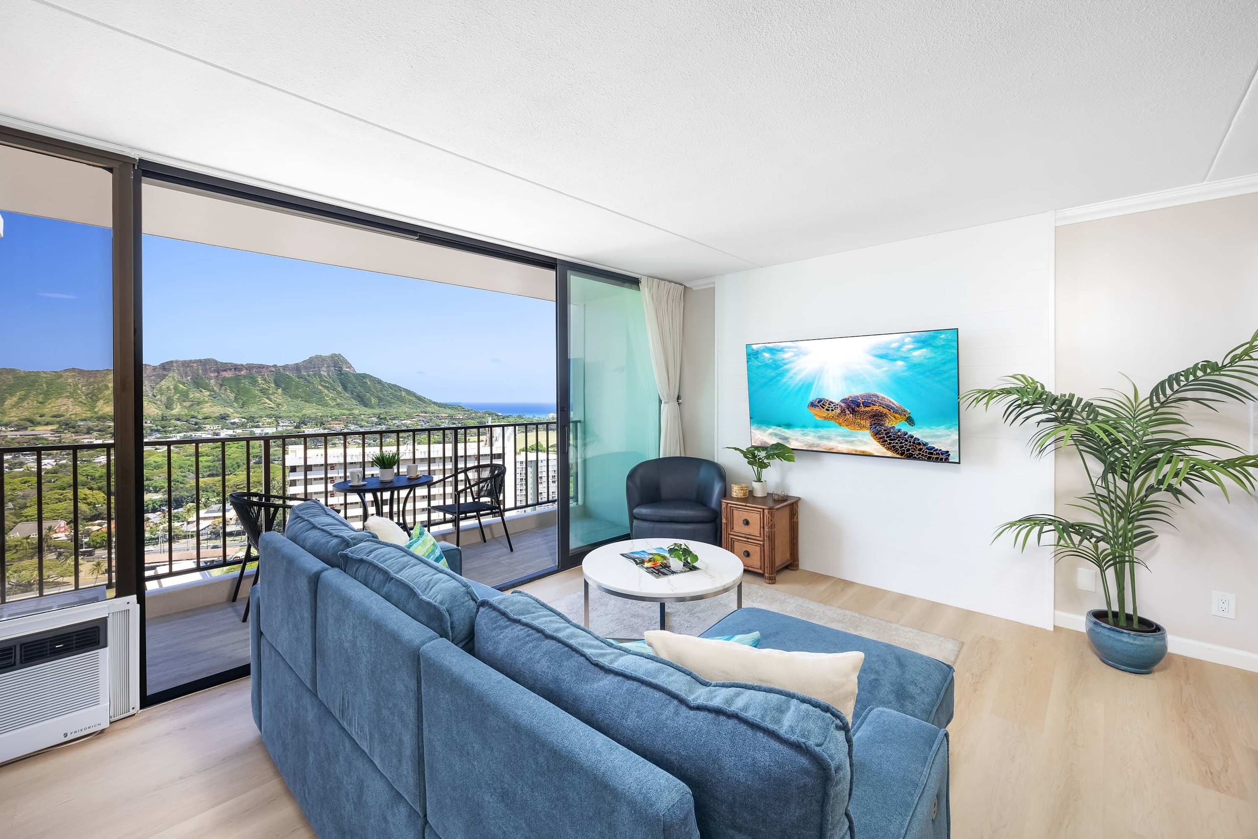 Condo in Honolulu · ★4.84 · 1 bedroom · 3 beds · 1 private bath - Image 3