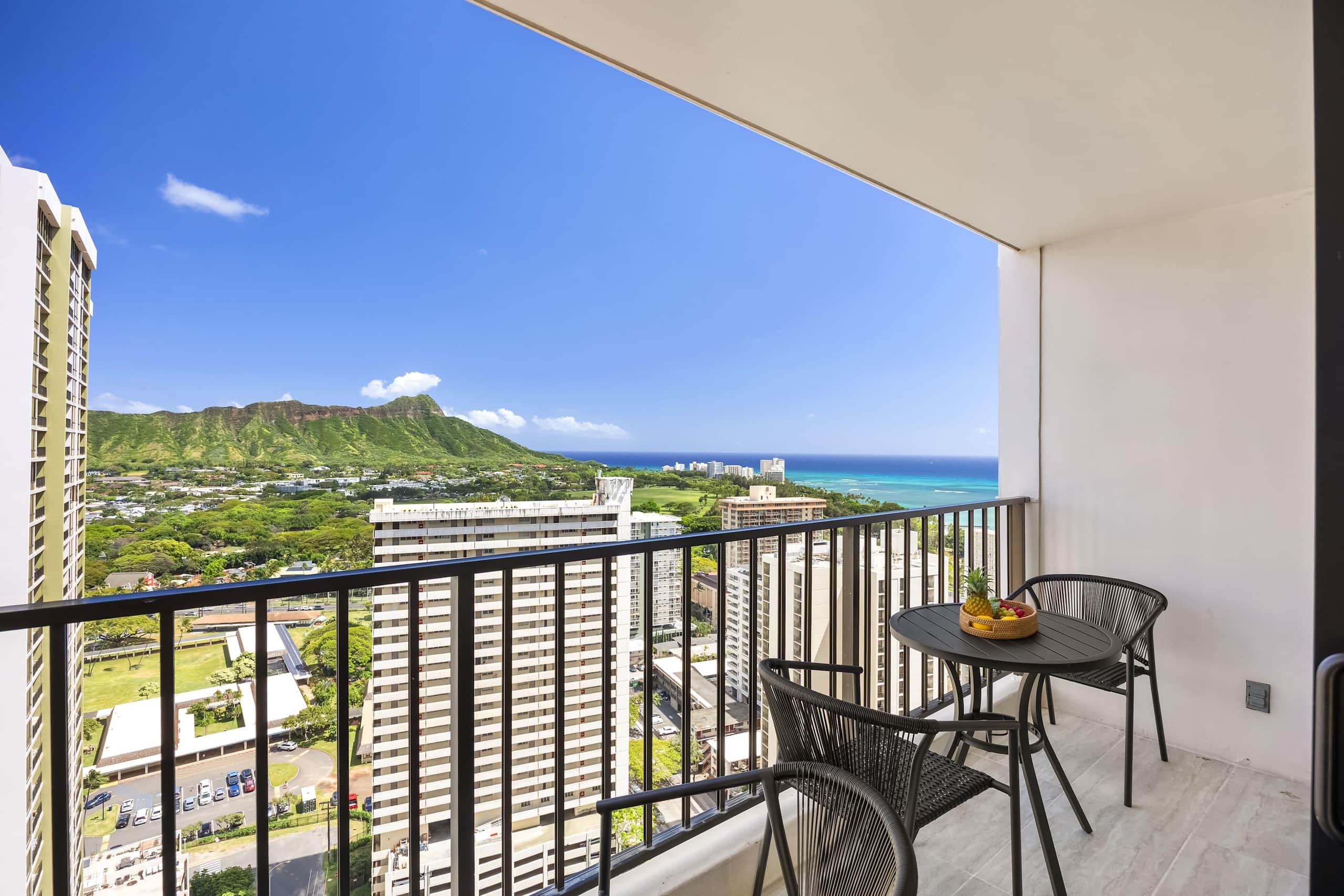 Condo in Honolulu · ★4.84 · 1 bedroom · 3 beds · 1 private bath - Image 28