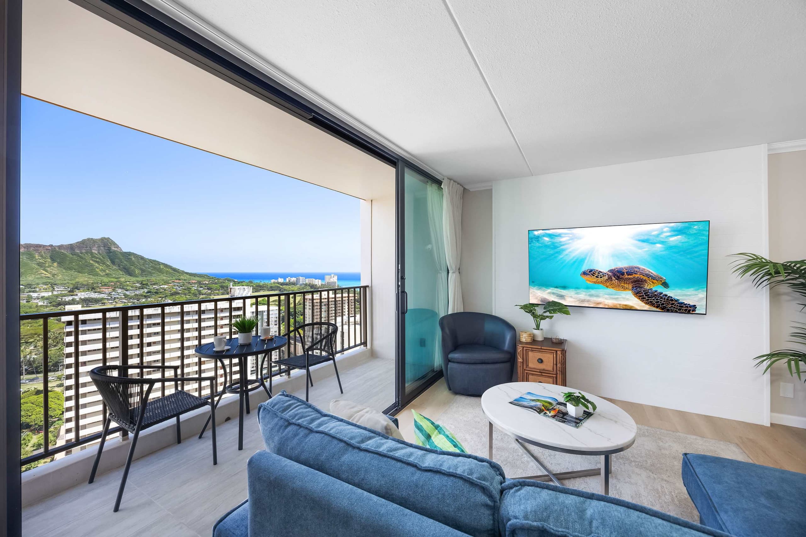 Condo in Honolulu · ★4.84 · 1 bedroom · 3 beds · 1 private bath - Image 2