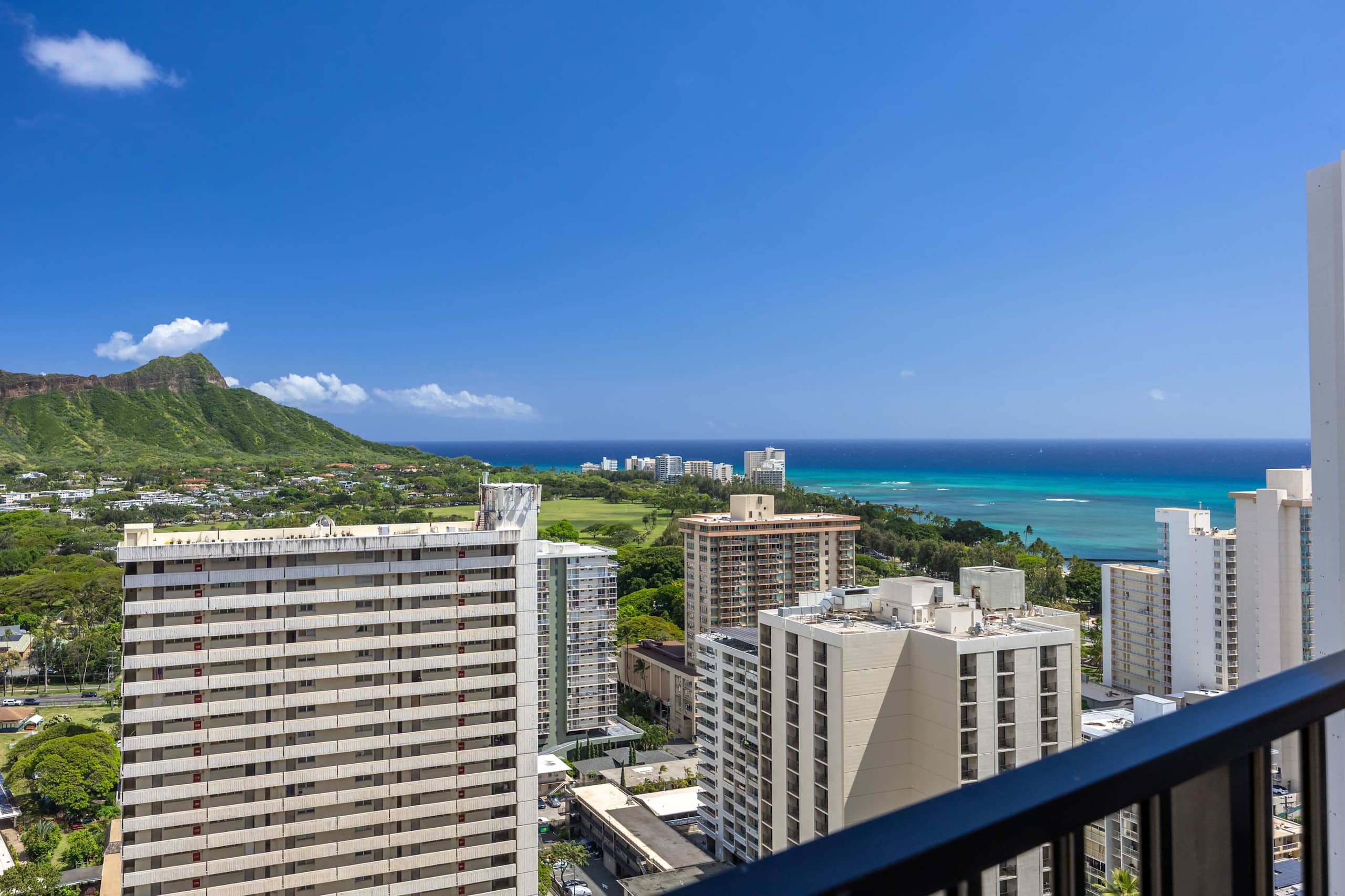 Condo in Honolulu · ★4.84 · 1 bedroom · 3 beds · 1 private bath - Image 30