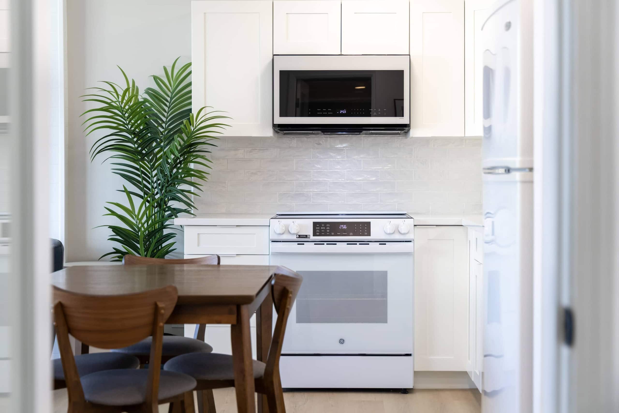 Condo in Honolulu · ★4.84 · 1 bedroom · 3 beds · 1 private bath - Image 12