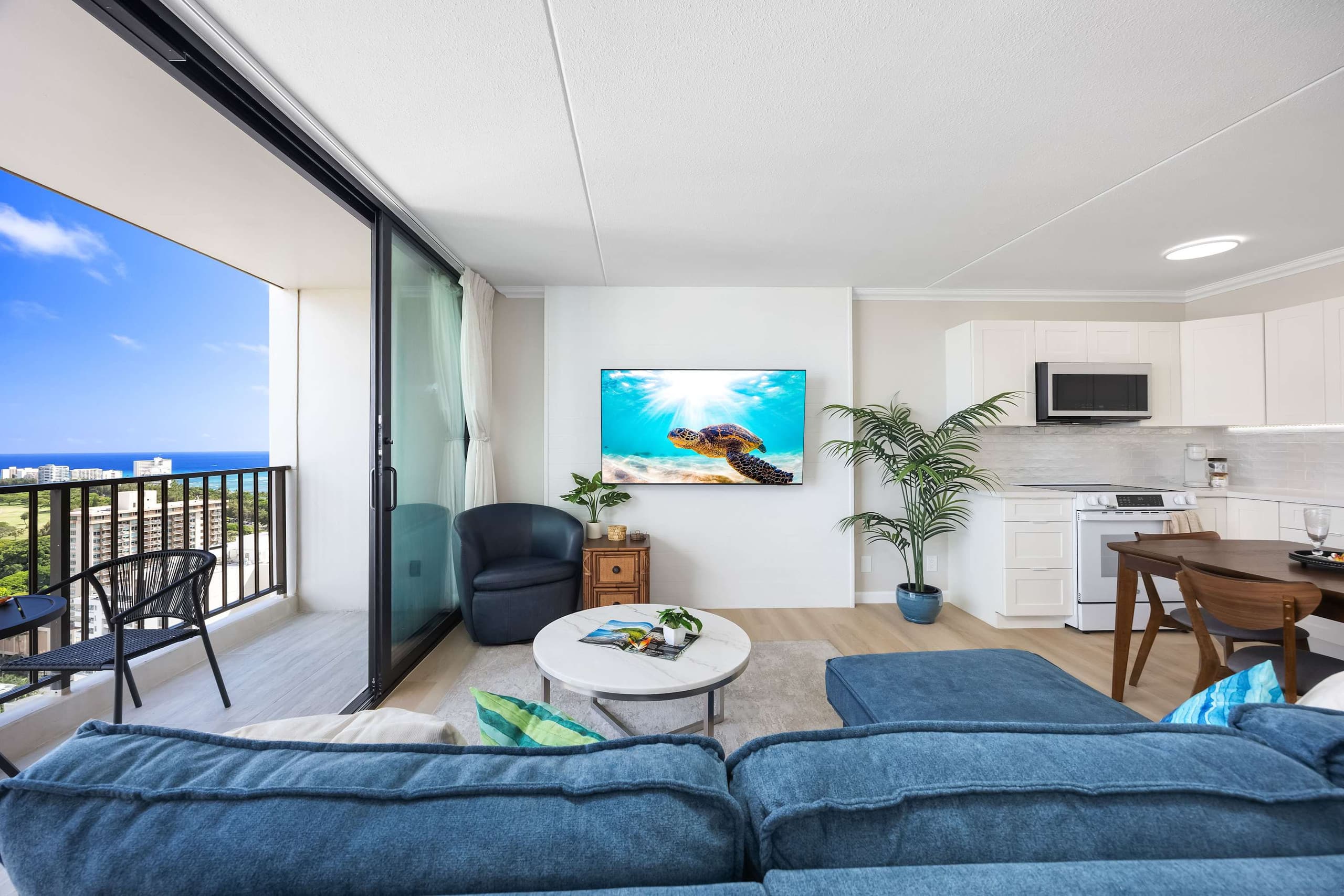 Condo in Honolulu · ★4.84 · 1 bedroom · 3 beds · 1 private bath - Image 9