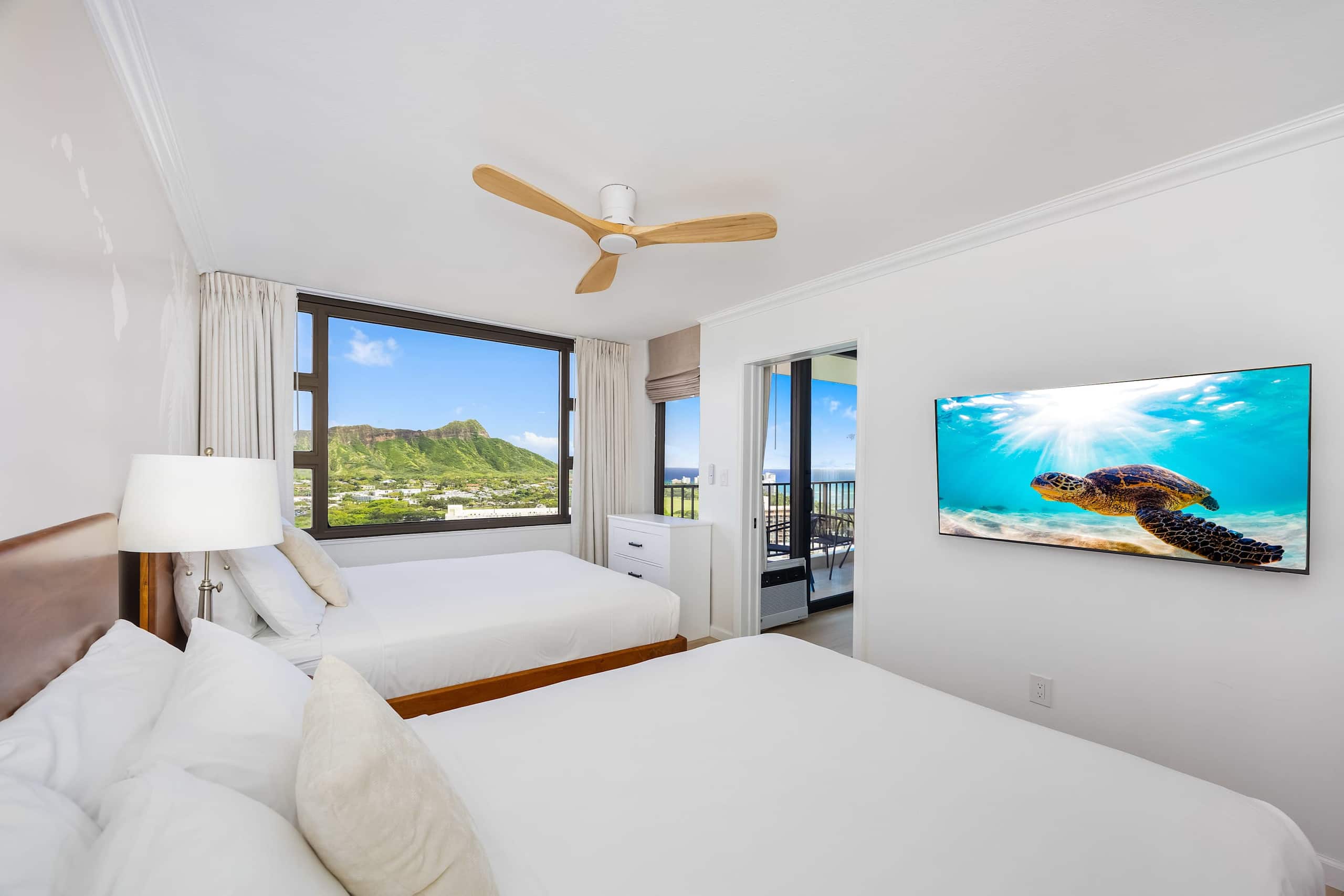 Condo in Honolulu · ★4.84 · 1 bedroom · 3 beds · 1 private bath - Image 1