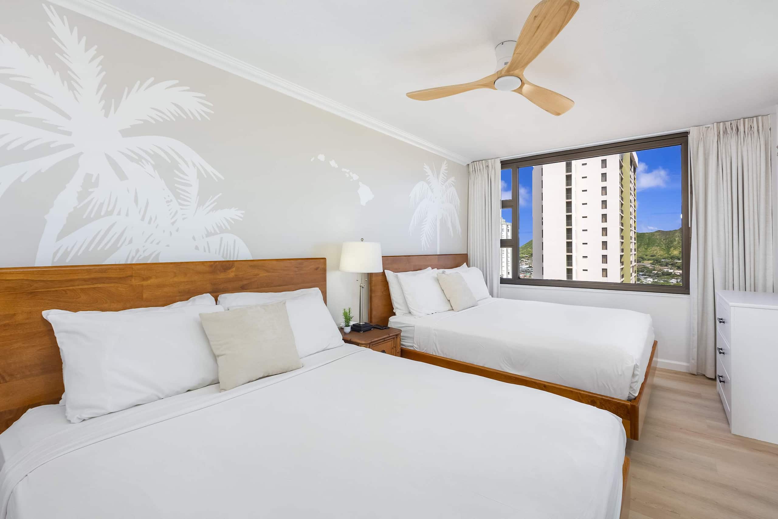 Condo in Honolulu · ★4.84 · 1 bedroom · 3 beds · 1 private bath - Image 18