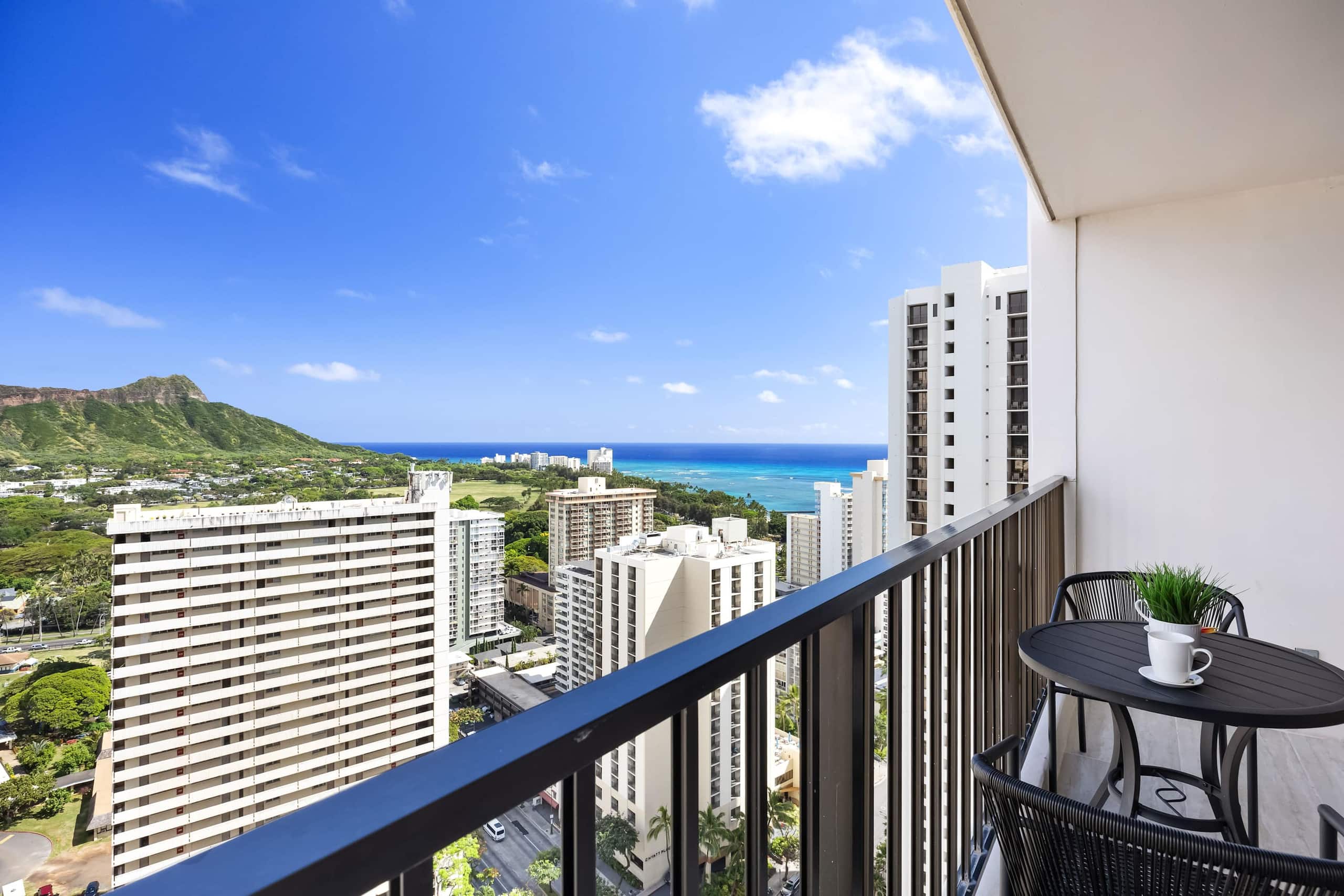 Condo in Honolulu · ★4.84 · 1 bedroom · 3 beds · 1 private bath - Image 31