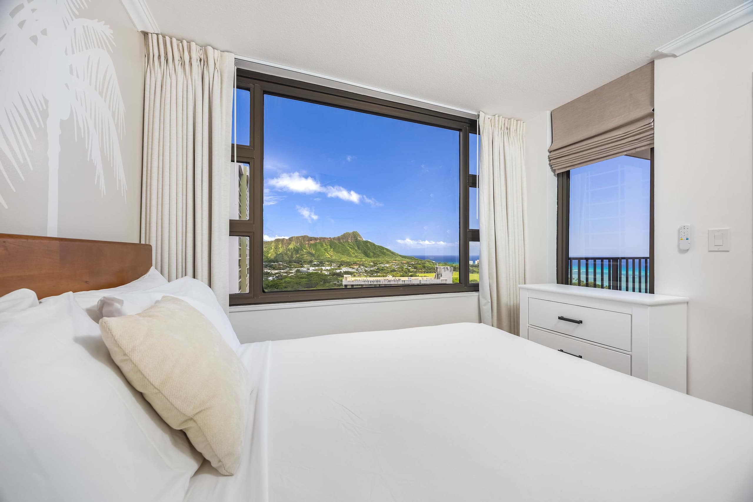 Condo in Honolulu · ★4.84 · 1 bedroom · 3 beds · 1 private bath - Image 20