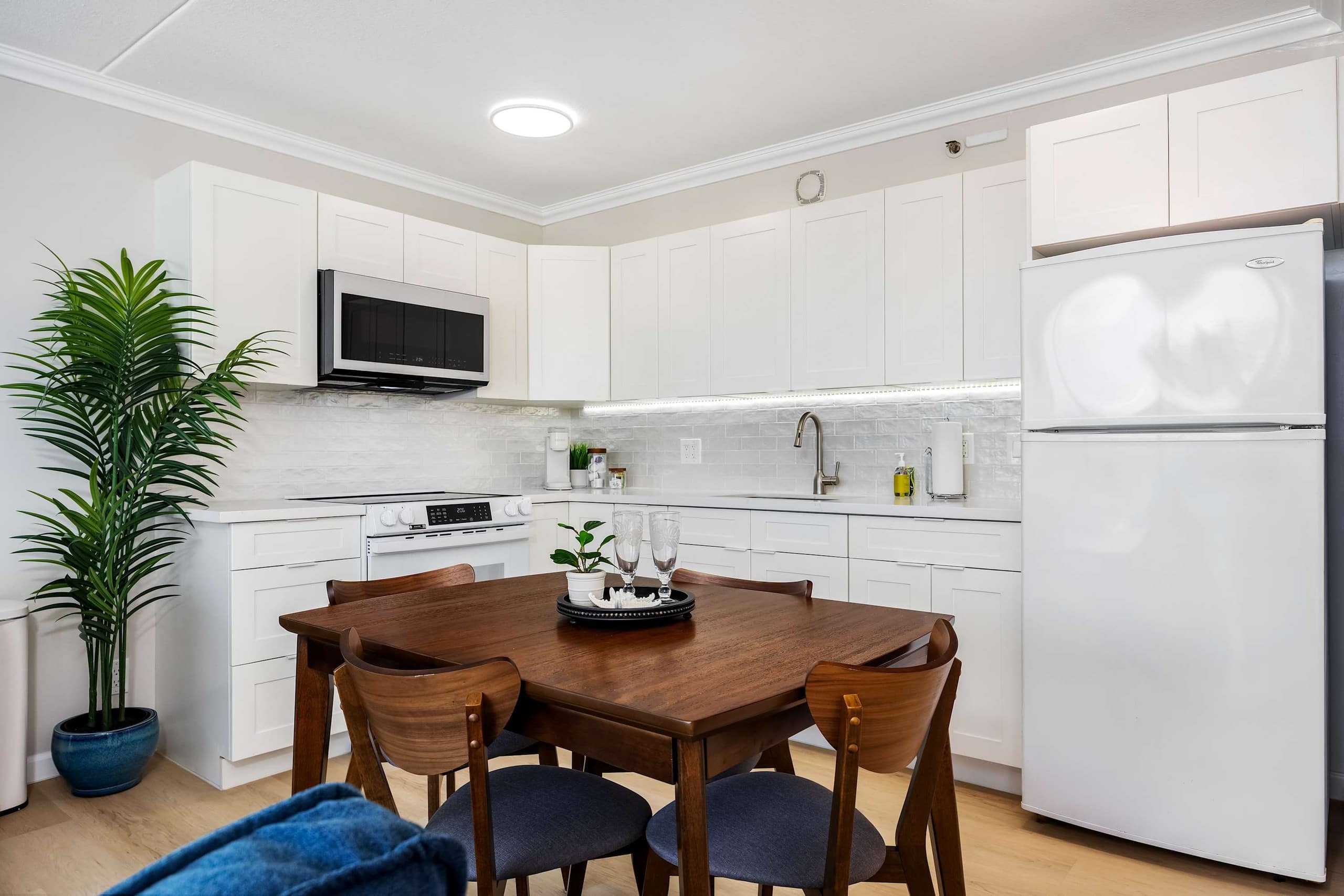 Condo in Honolulu · ★4.84 · 1 bedroom · 3 beds · 1 private bath - Image 16