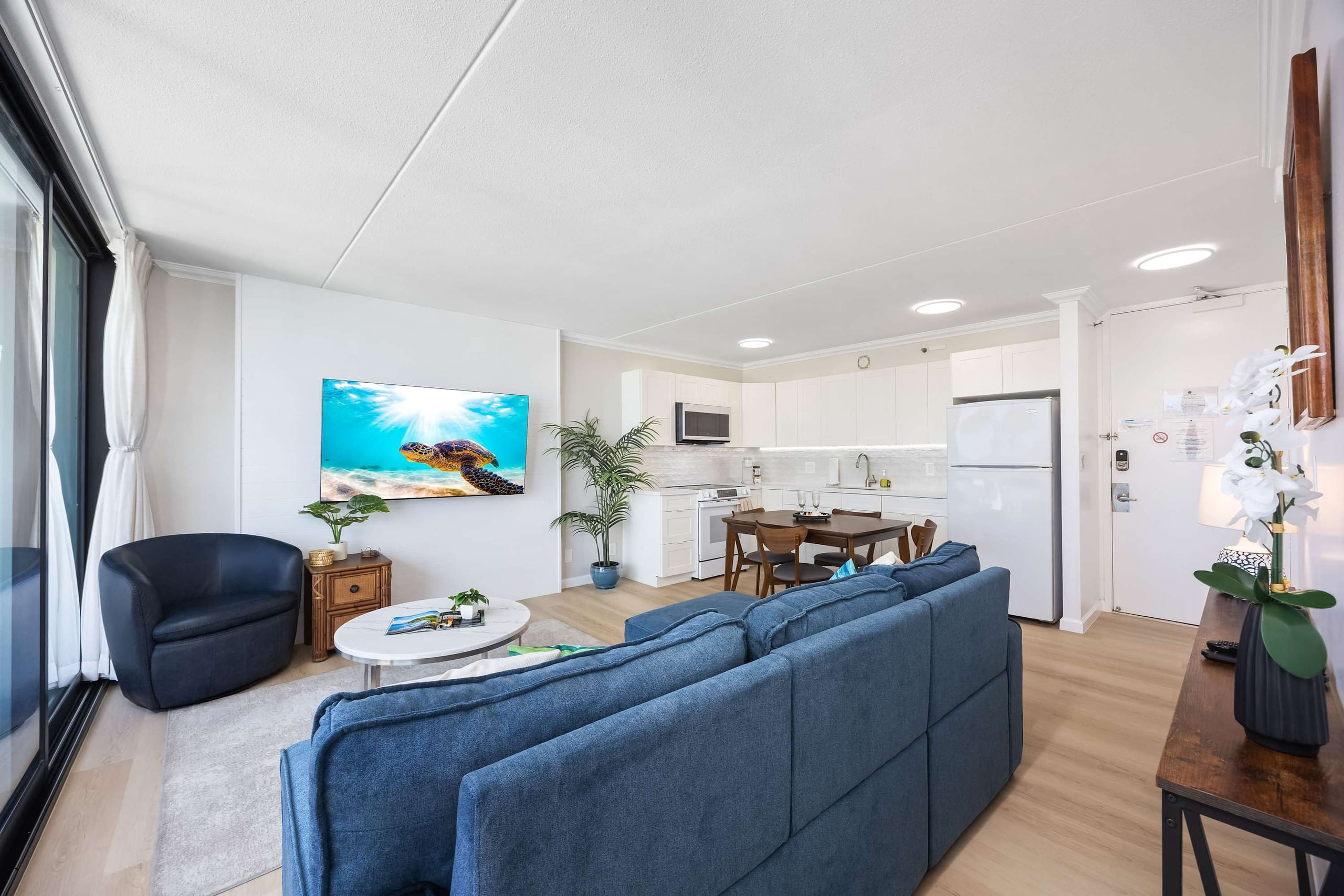 Condo in Honolulu · ★4.84 · 1 bedroom · 3 beds · 1 private bath - Image 8
