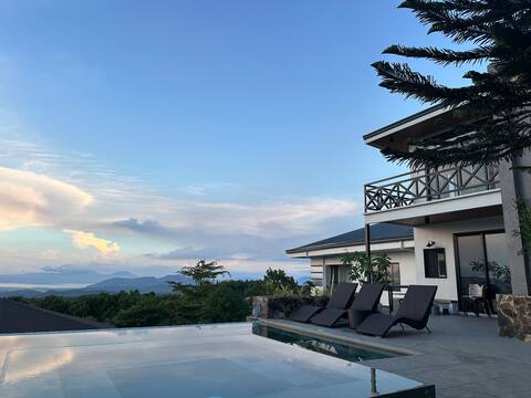 Blackbird Hill (Hot Tub, Pool, Breathtaking View)
