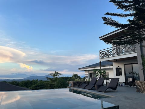 Blackbird Hill (Hot Tub, Pool, Breathtaking View)