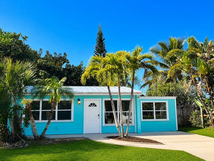 Simple Coastal Cottage 2br/2ba + Office - Vero Beach, FL
