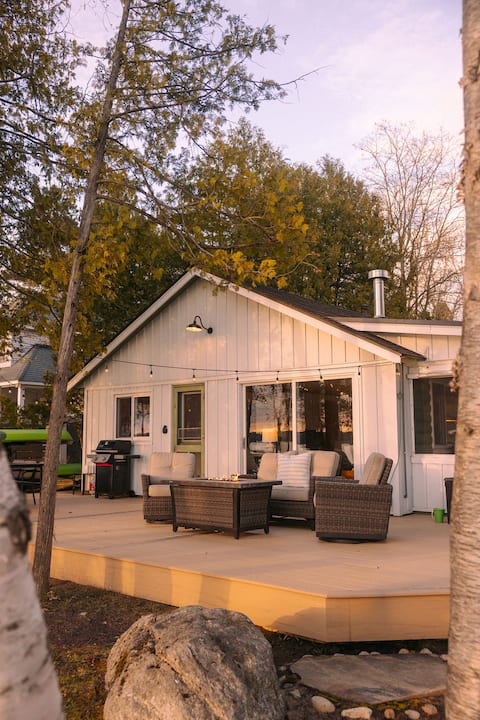 Birch Cottage - Torch Lake, Beach, Kayaks + SUPs