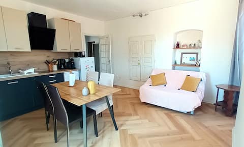 Top performing Airbnb: A cozy cocoon on the rooftops of Old Menton in Menton