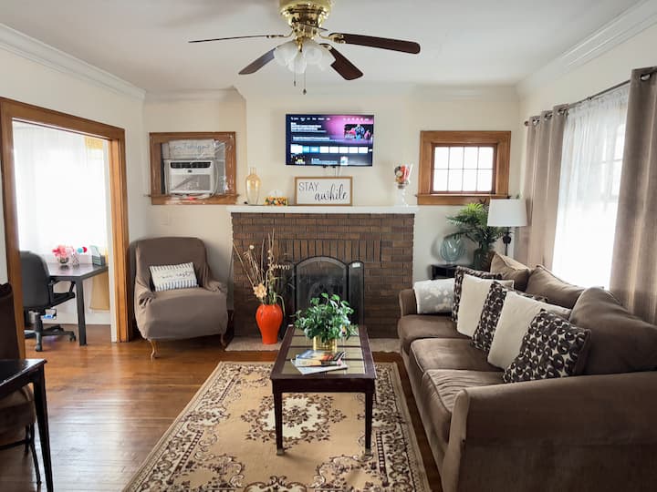 Sleeps 7 - Lakeshore Haven Near Beachfront - Cleveland, OH