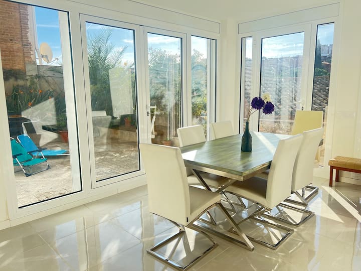 Barcelona Group Villa: 2 Houses + Panoramic View - Barcelona