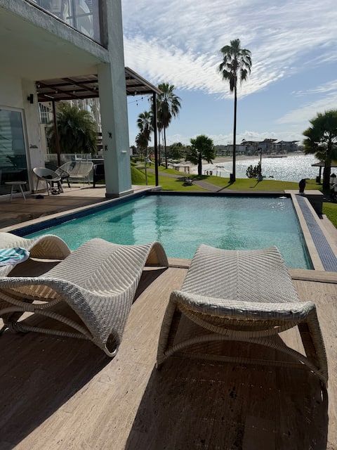 Apartment with a private pool facing the Caribbean