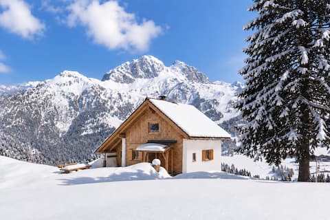 Erfolgreiche Airbnb-Immobilie: Cozy ski lodge at the piste in Hermagor Pressegger See