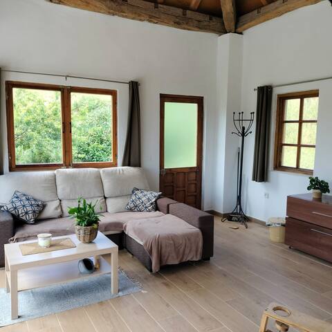 Anuncio de Airbnb popular: Country house in a privileged location en Foz