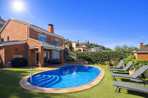 Villa in Arenys de Mar with gym and pool