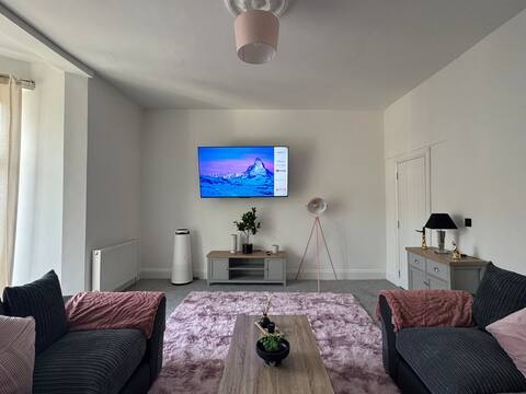 Top Airbnb: Spacious period townhouse close to seafront in Bradwell