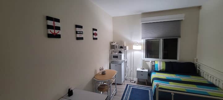 Cozy Room In Gated Community - Newport Beach, CA