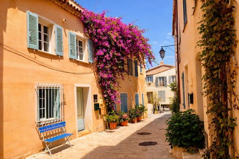 Top Airbnb: house, historical heart of Saint-Tropez, LA PONCHE à Saint Tropez