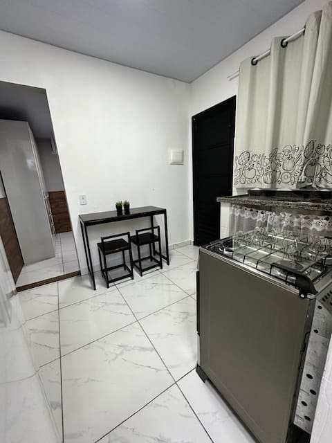 Top Airbnb: Charming Studio Complete with Air Conditioning em Londrina