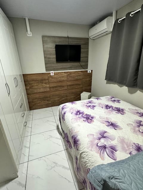 Charming Full Studio W/Air-Con