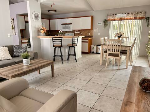3BR with Pool ..10 mn from Airport
