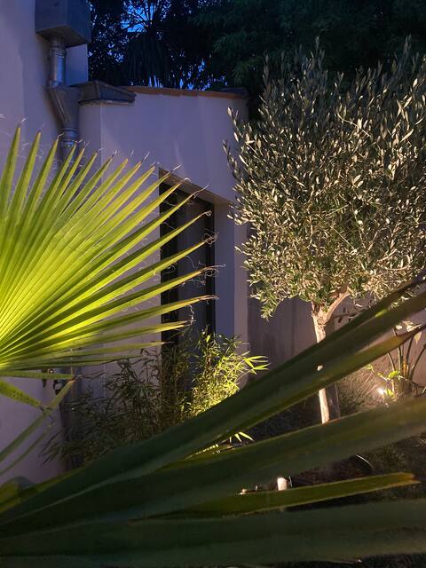 Between sea and garden , the islands, La Rochelle...