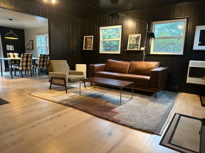 Couples Retreat | Hot Tub | Riverfront | Playroom