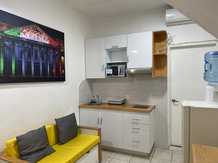 Cozy Studio W/ Garden Near Downtown & Subway - Guadalajara