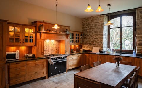 Fabulous 4-Bed House in Dinan Port