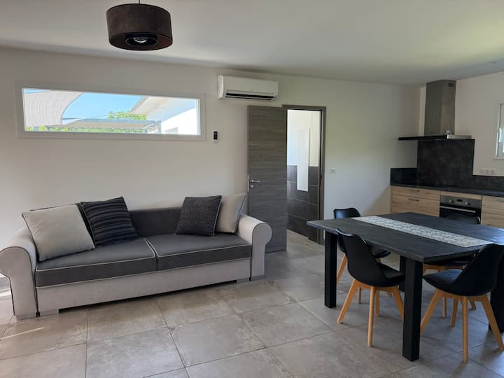 Sole, Mare, Piscine Et Jacuzzi : Villa En Corse - Ghisonaccia