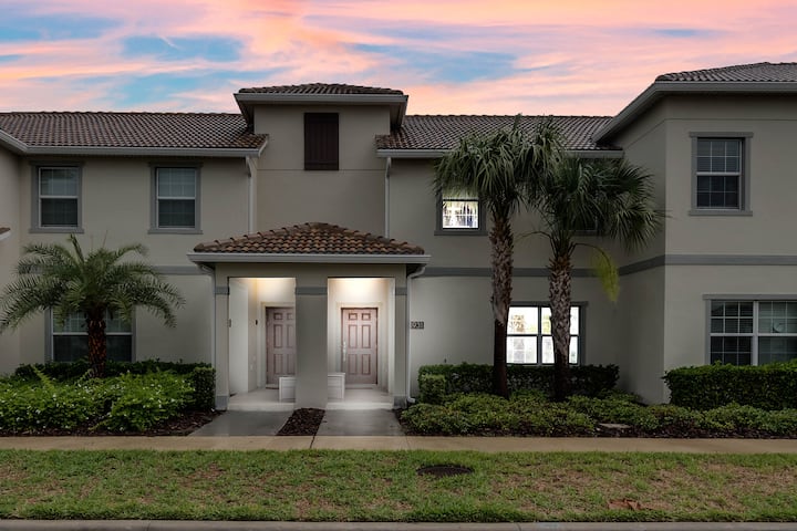 4 Bedrooms / 3 Bathrooms / Storey Lake (4931 Wa) - Lake Buena Vista, FL