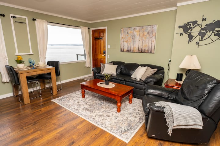 Coastal Retreat | Quiet Saltair Escape - Chemainus
