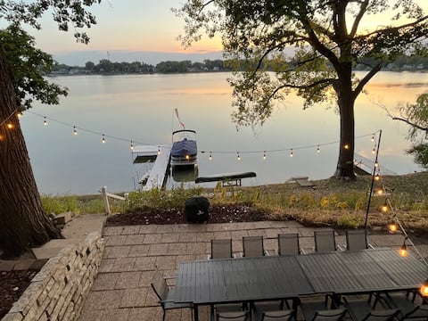 Huge Lake Retreat Spa near Lake Geneva, Wilmot